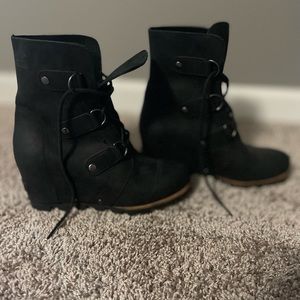 Women’s Sorel black lace up boots size 7.5